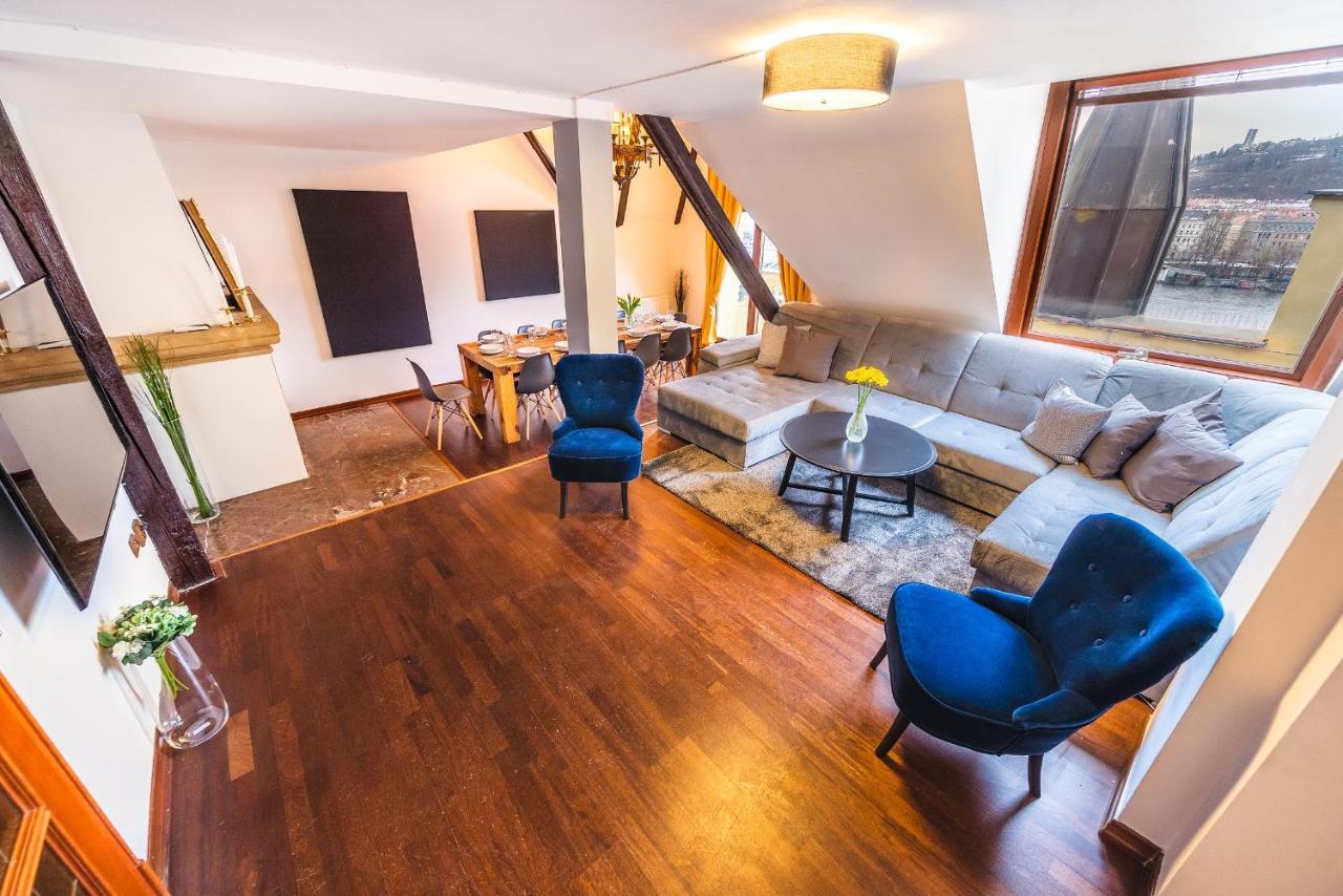 Apartment 5br 2bath Masarykovo Nabrezi *