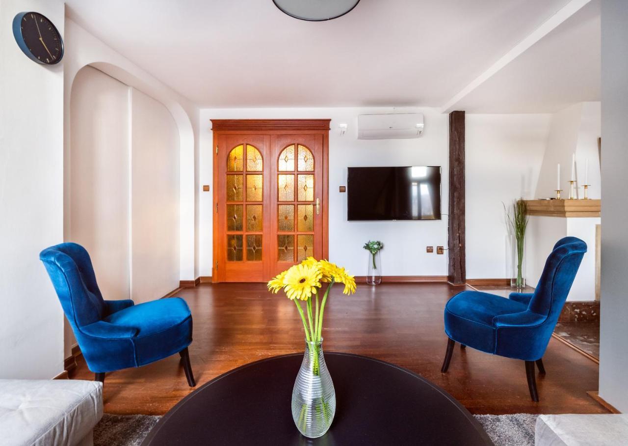 5br 2bath Masarykovo Nabrezi * Prague