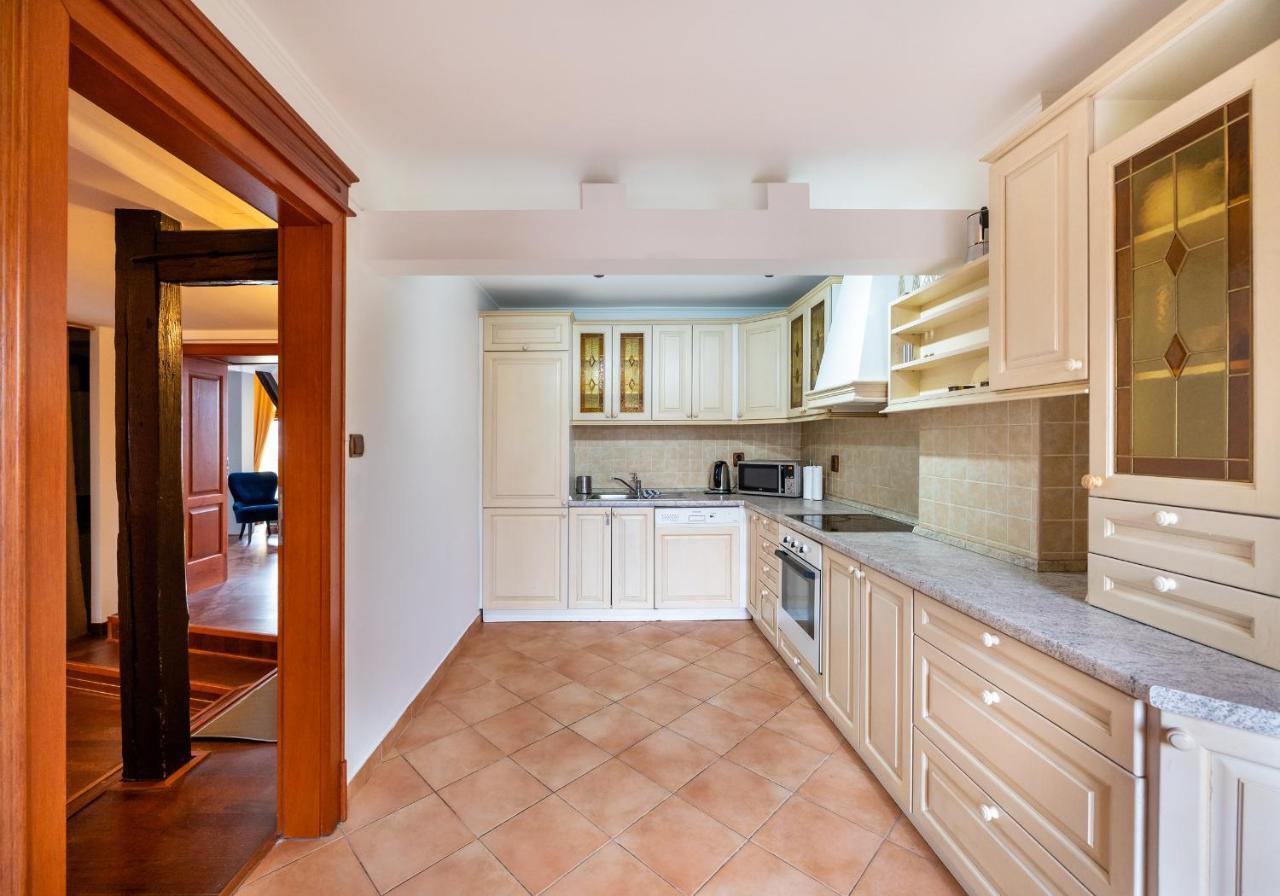 Apartment 5br 2bath Masarykovo Nabrezi