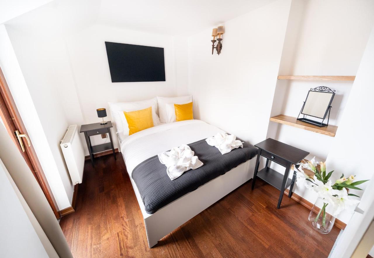Apartment 5br 2bath Masarykovo Nabrezi *