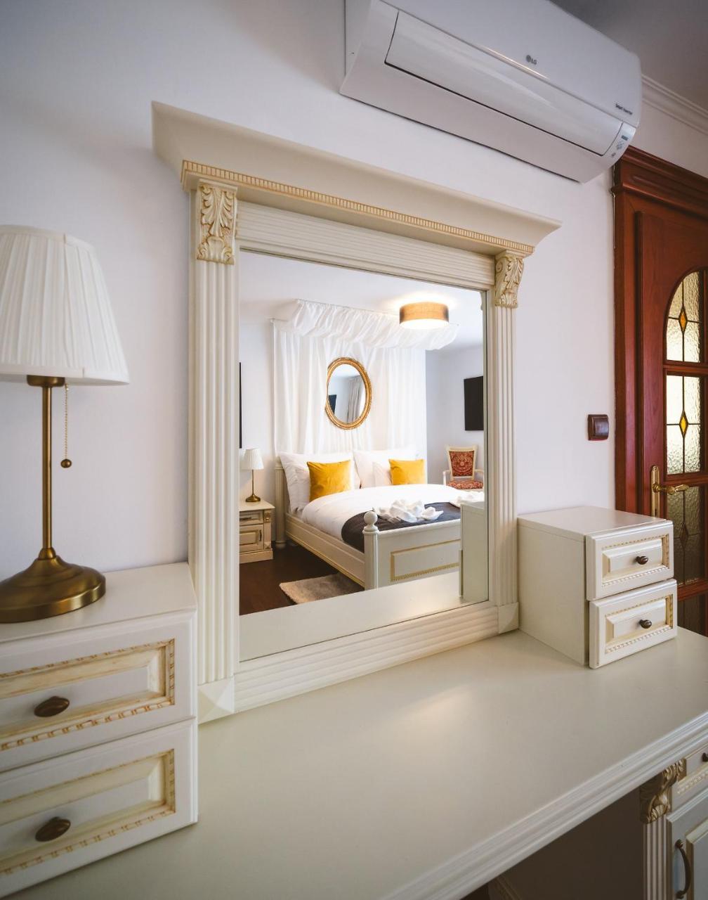Apartment 5br 2bath Masarykovo Nabrezi Prague