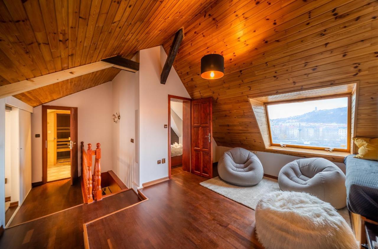 Apartment 5br 2bath Masarykovo Nabrezi