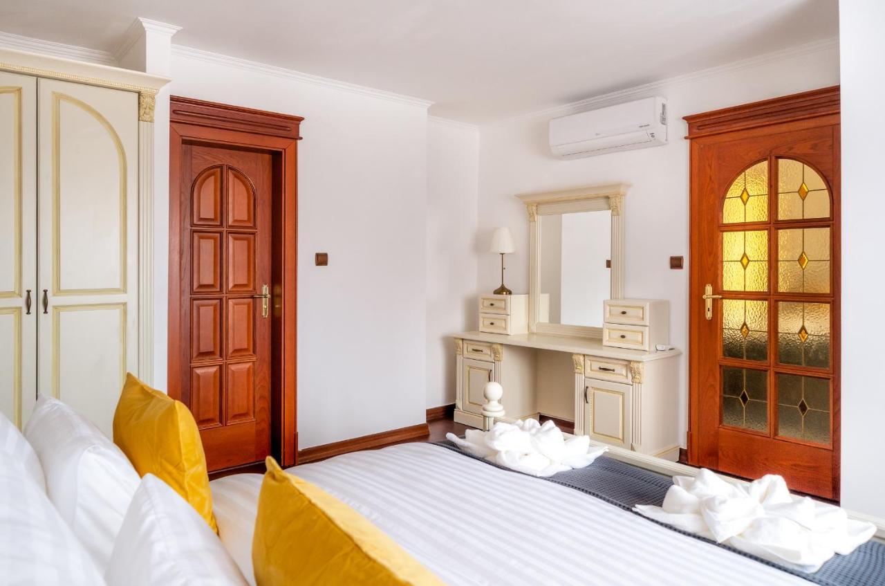 Apartment 5br 2bath Masarykovo Nabrezi Prague
