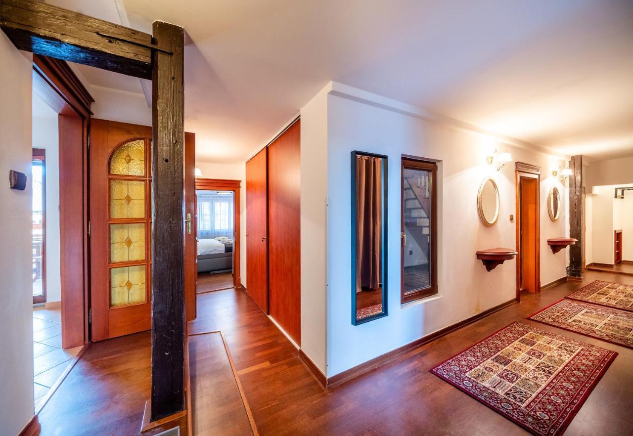 Apartment 5br 2bath Masarykovo Nabrezi *