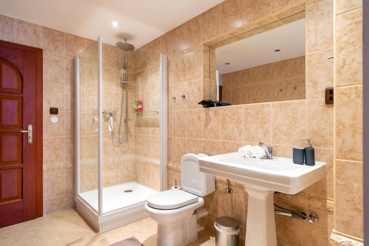 5br 2bath Masarykovo Nabrezi Apartment Prague