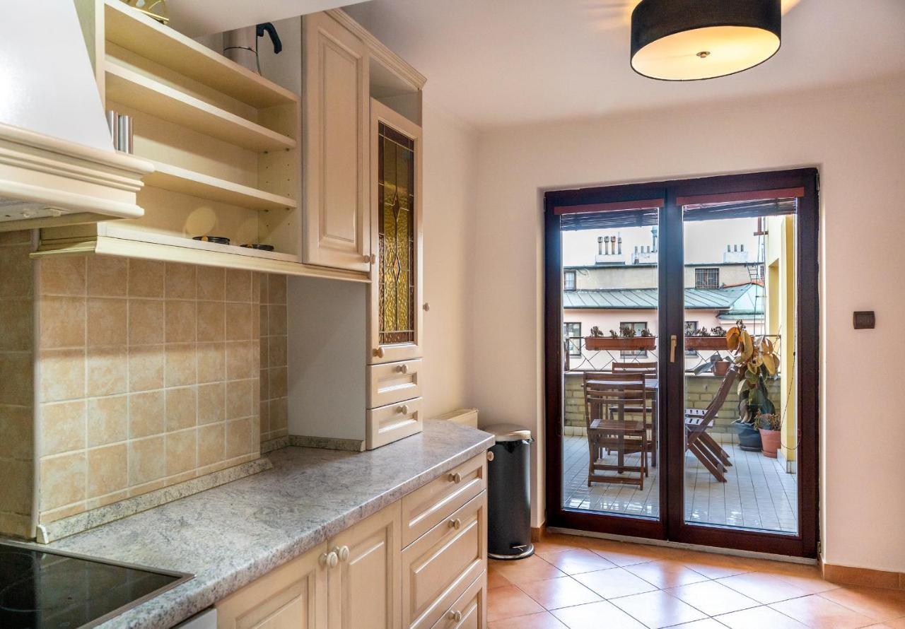 5br 2bath Masarykovo Nabrezi Apartment *