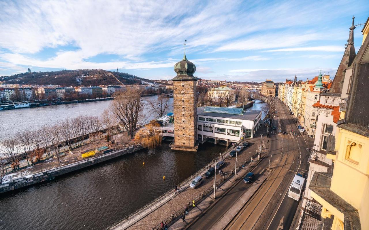 5br 2bath Masarykovo Nabrezi Apartment