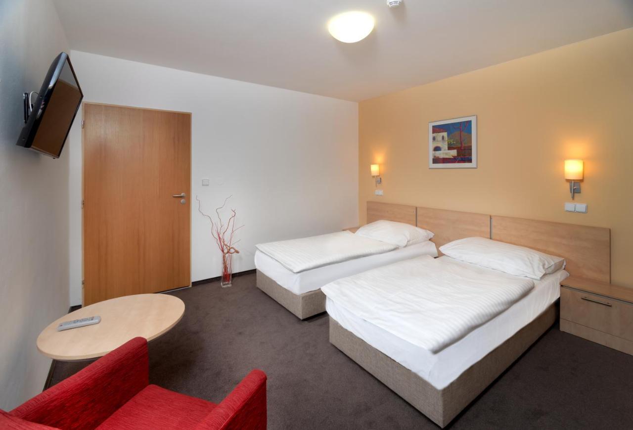Chvalska Tvrz Hotel