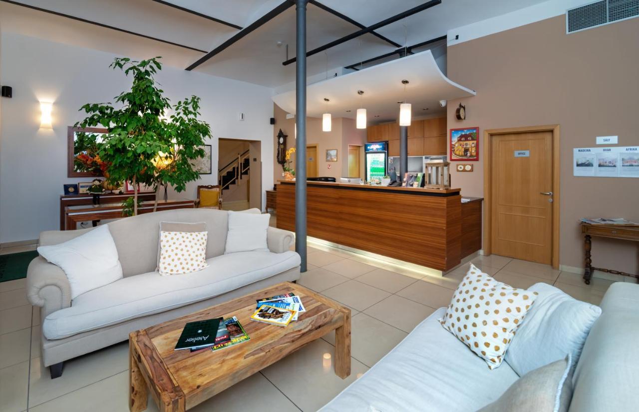 Chvalska Tvrz Hotel
