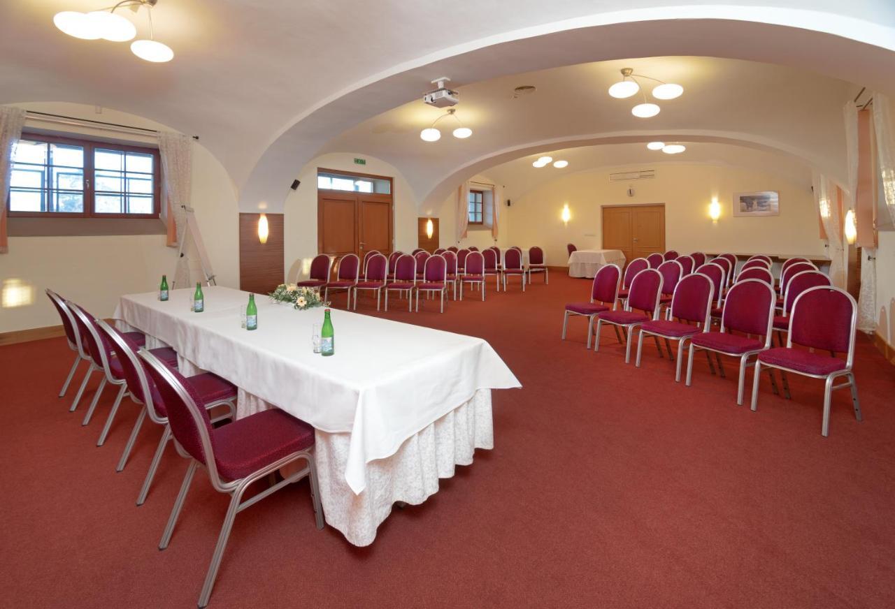 Chvalska Tvrz Hotel Prag