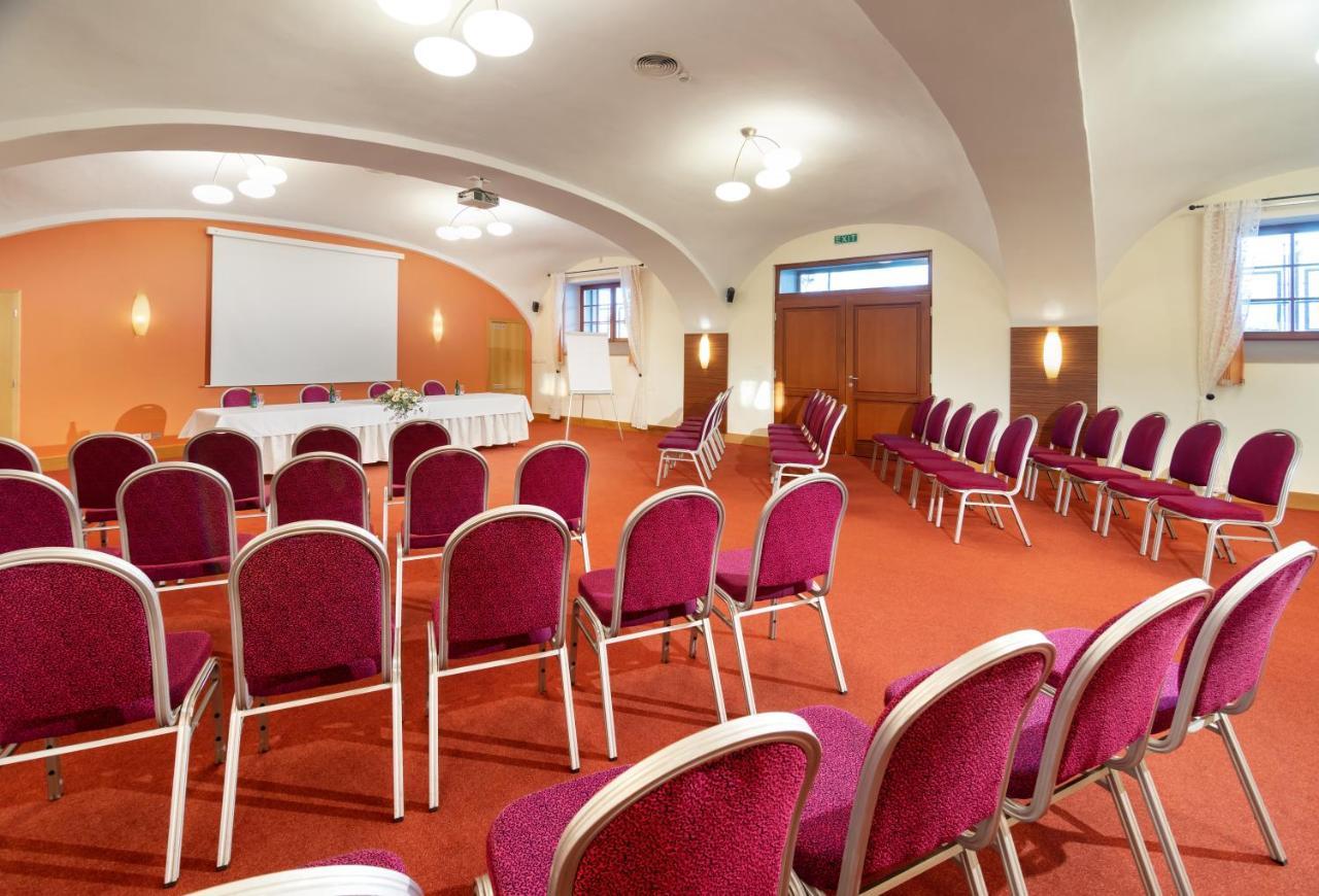 Chvalska Tvrz Hotel