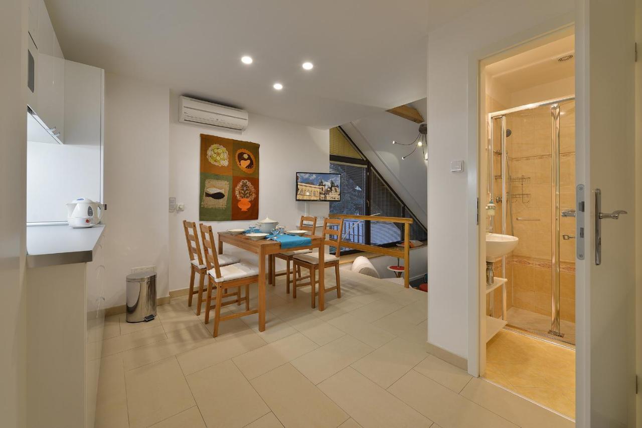 Aparthotel A. V. 2*