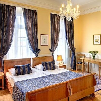 Golden Star Hotell 4*