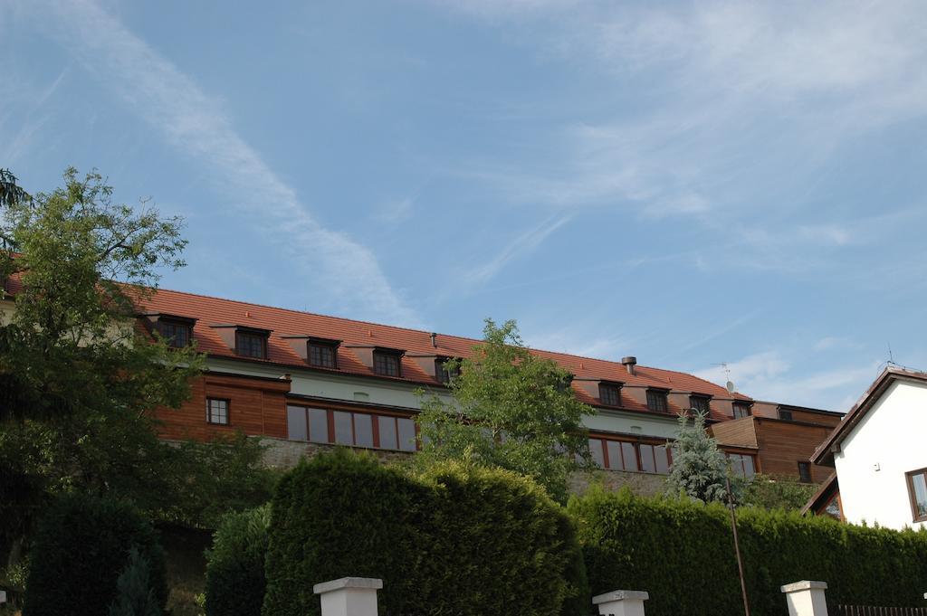Chvalska Tvrz 3* Prag