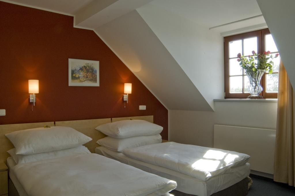 Chvalska Tvrz Hotel