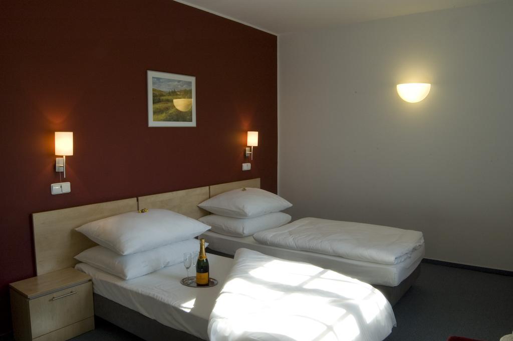Hotel Chvalska Tvrz 3*