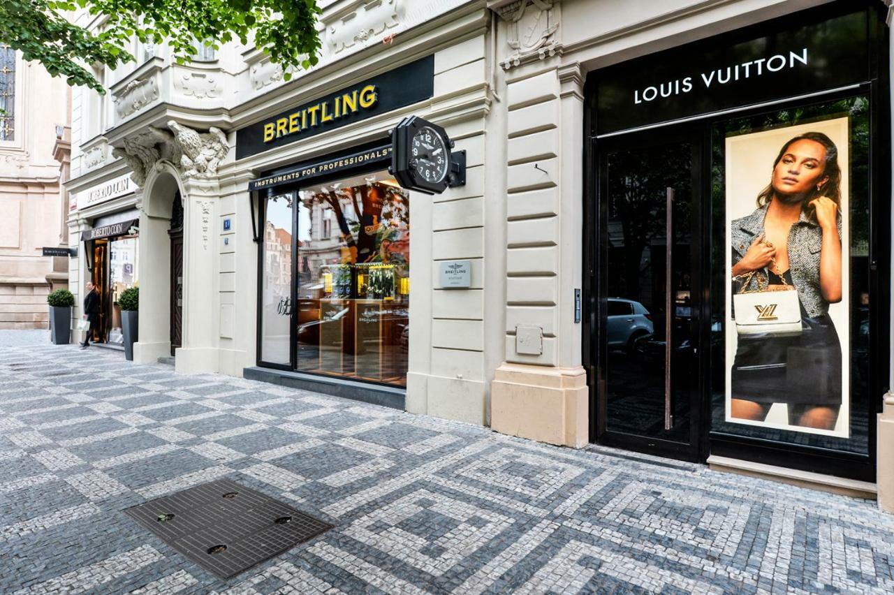 Design Next To Louis Vuitton Building Apartment *