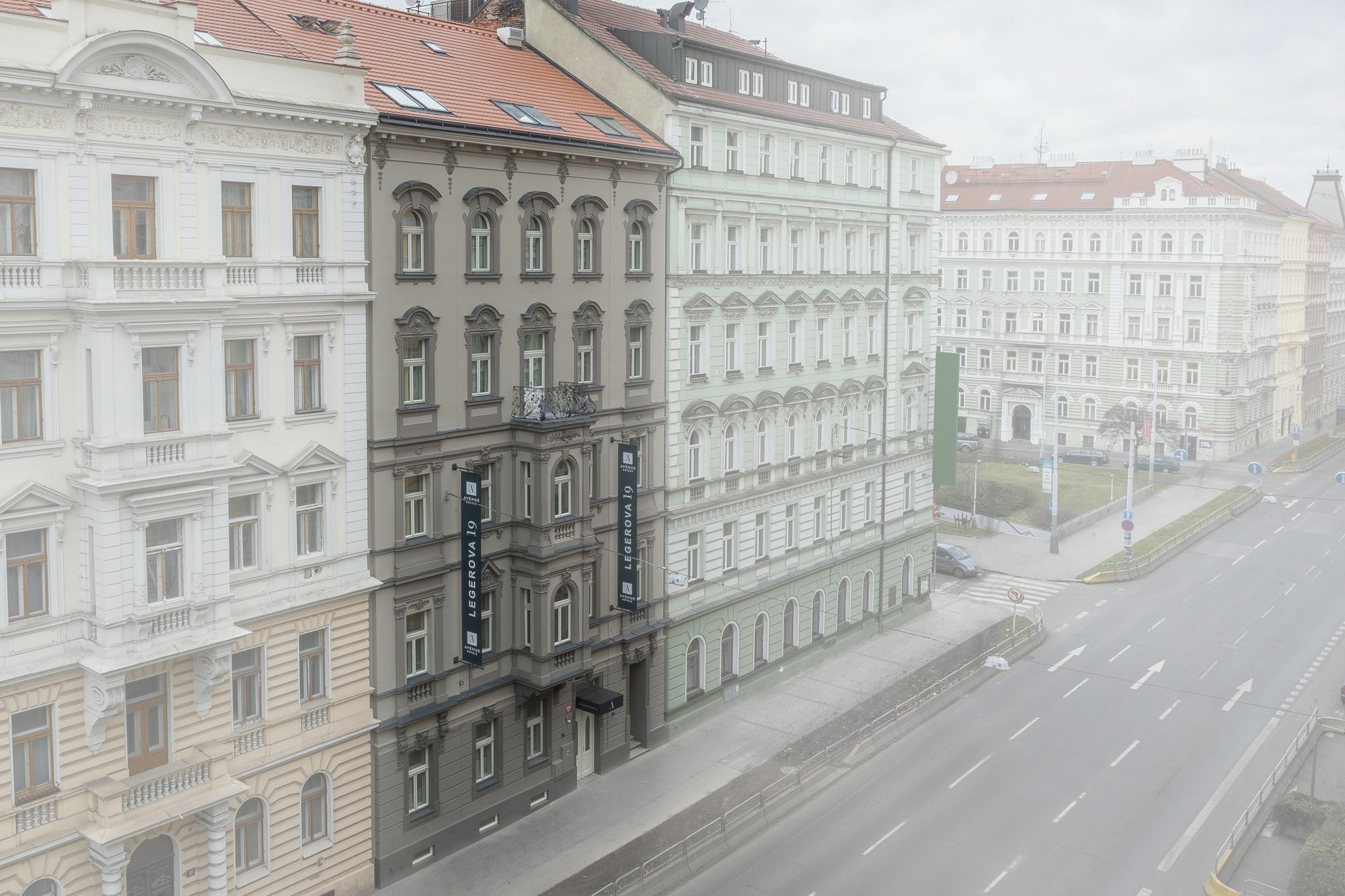 Apartment Avenue Legerova 19 *