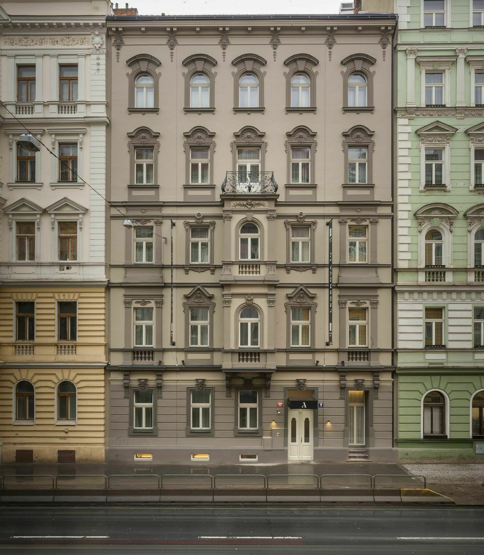 Avenue Legerova 19