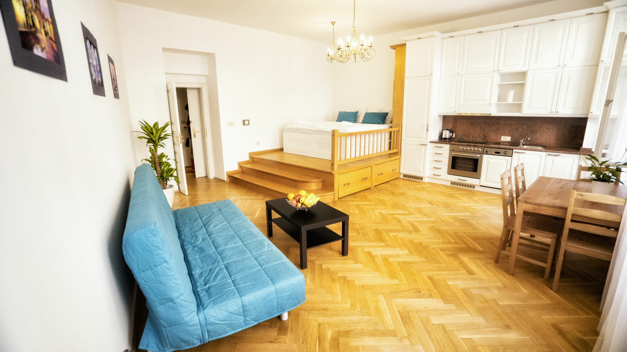 By The Old Town Square Apartment *