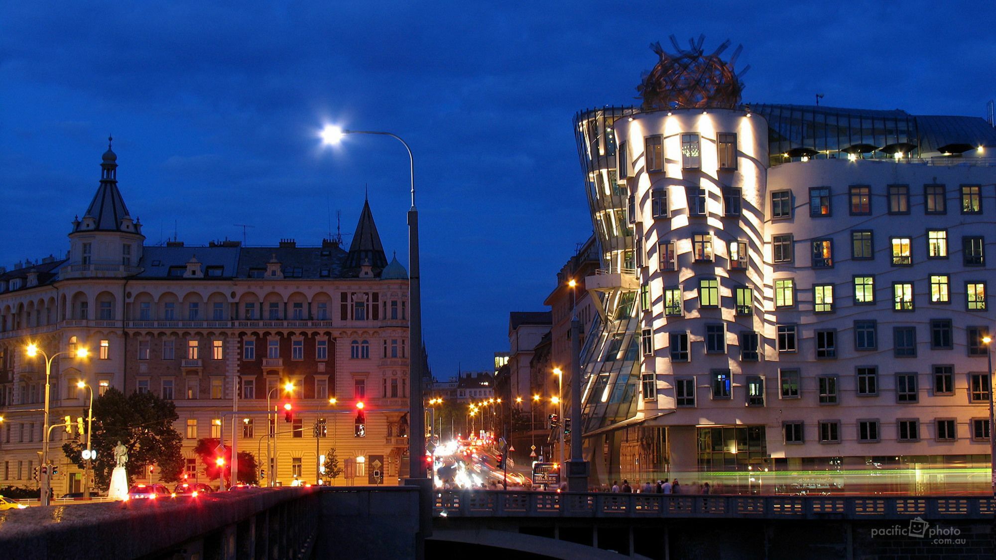 Resslova By The Dancing House * Prag