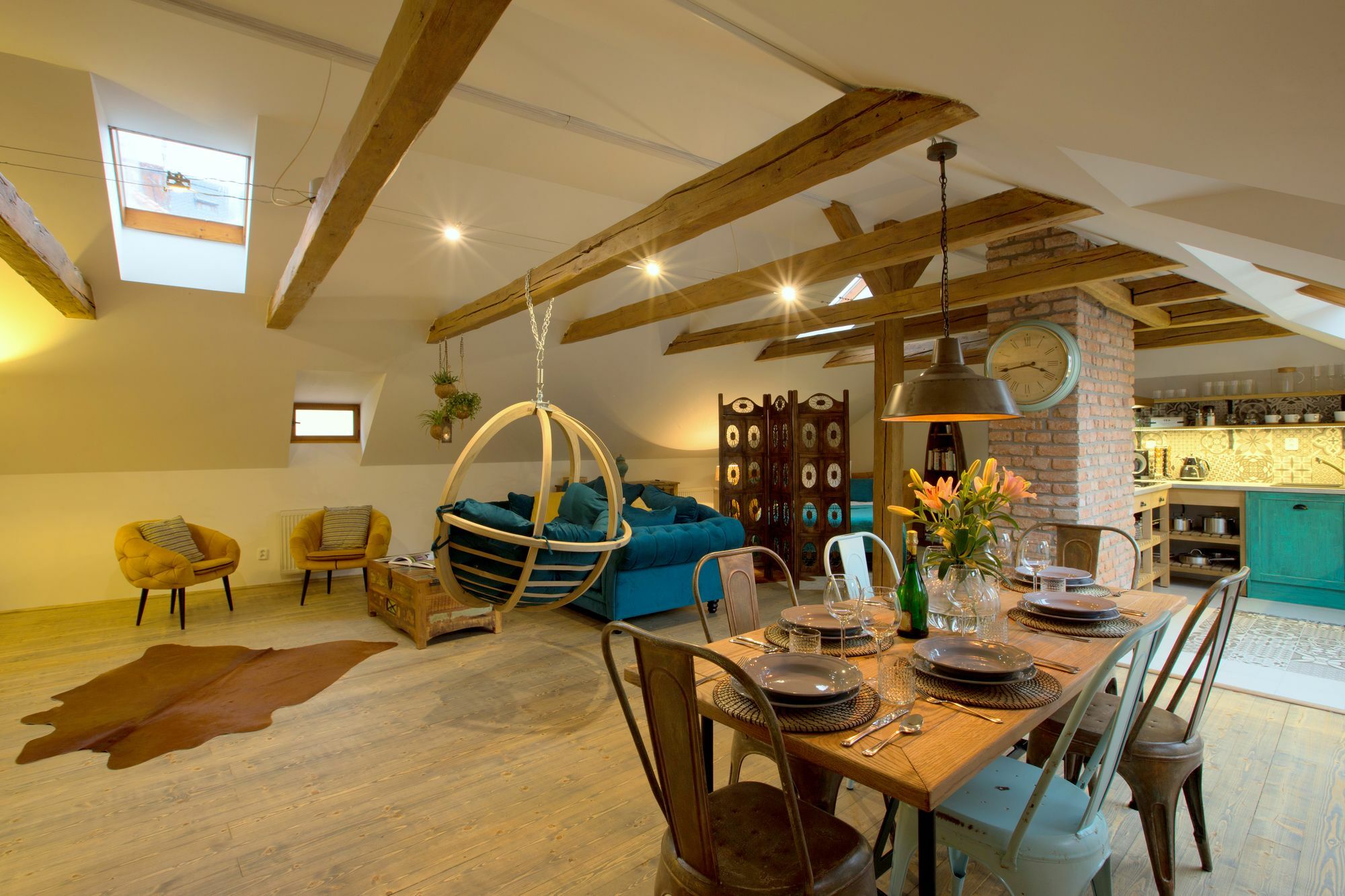 Gigantic Boho Chic 3 Bedroom 3 Bathroom Loft With Hanging Chair Lejlighed Prag