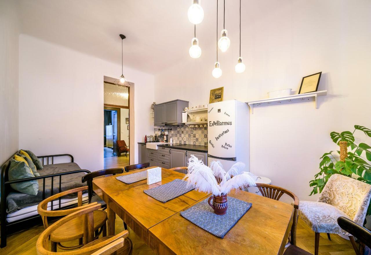 Harry Potter's In Center Apartment
