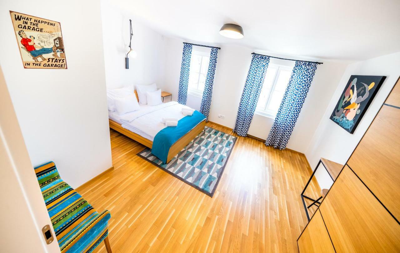 5br+3.5bt Wilson Apt. * Prag