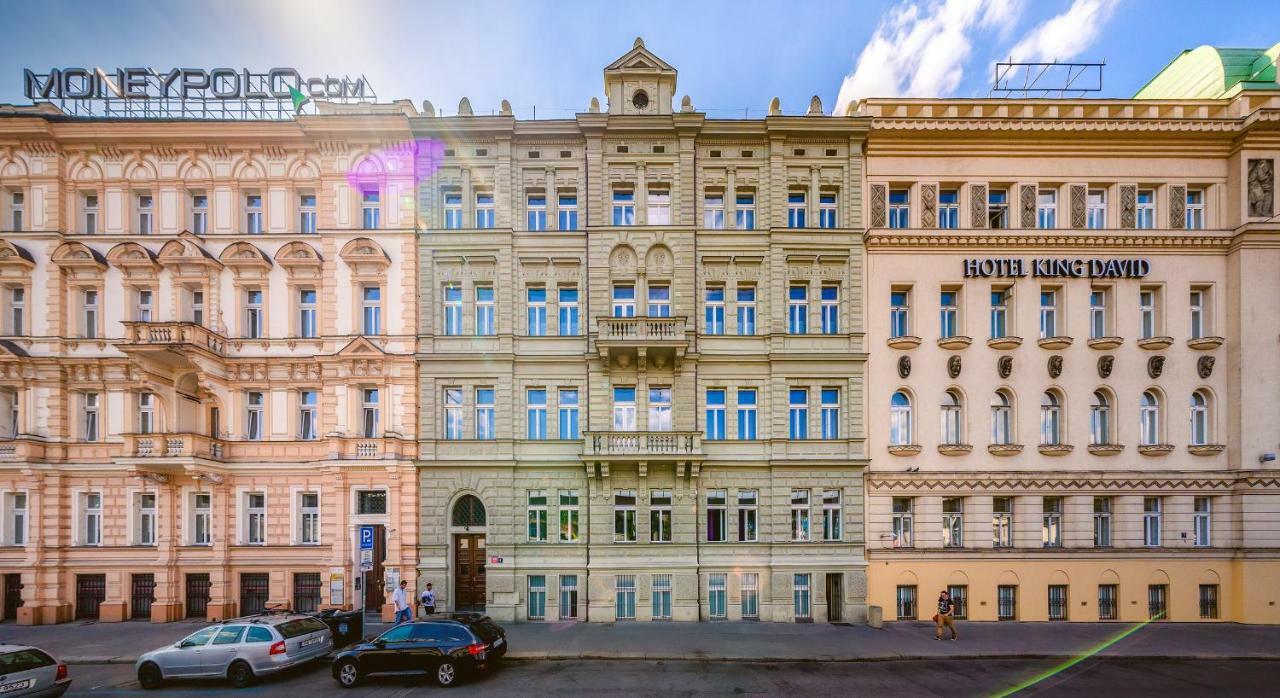 5br+3.5bt Wilson Apt. * Prag