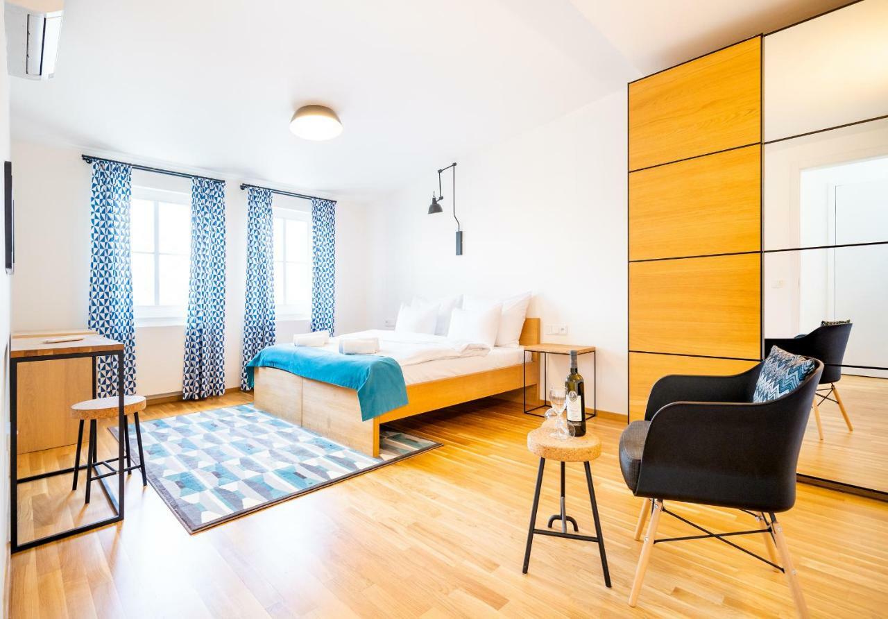 5br+3.5bt Wilson Apt. Prag