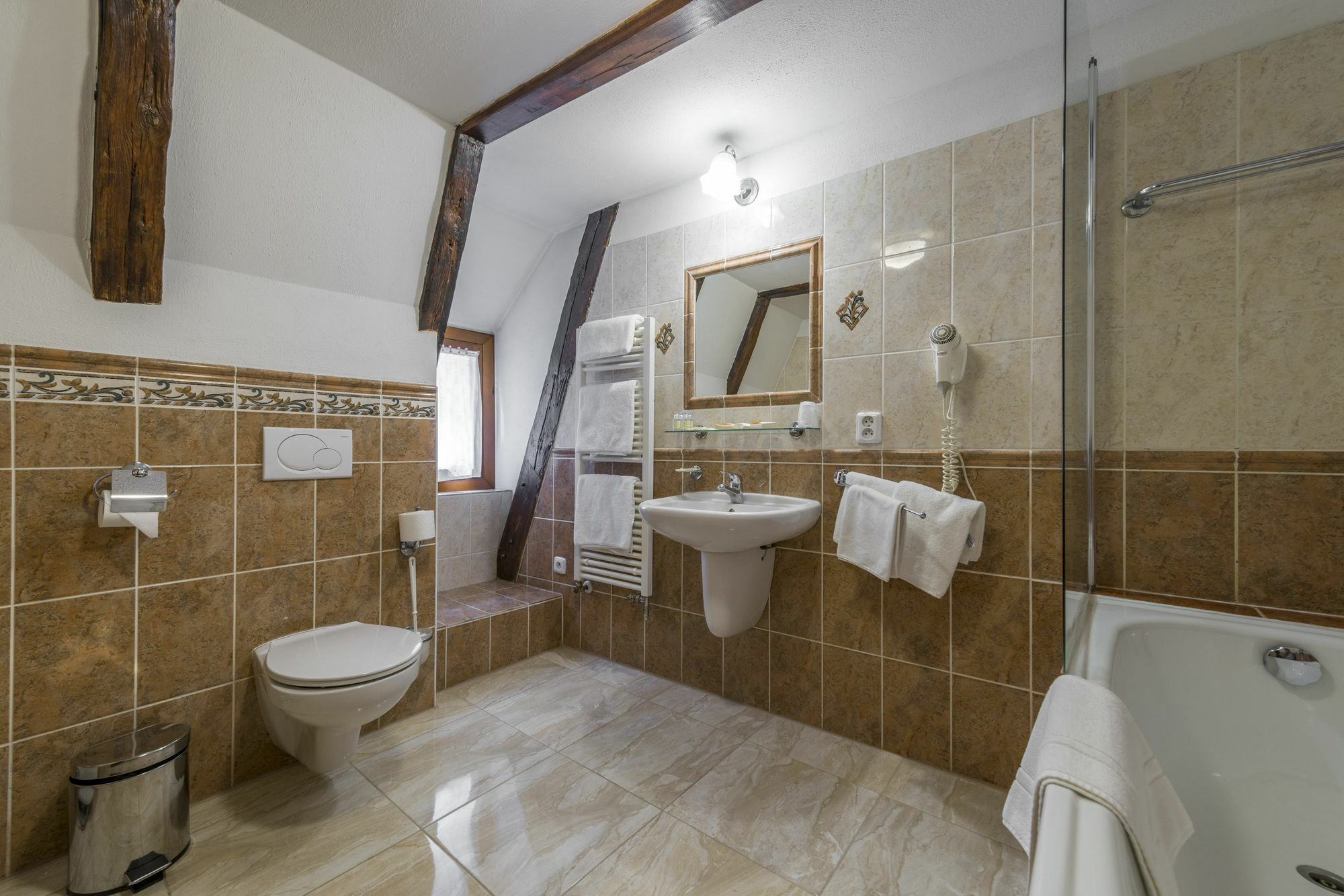 Cerny Slon Hotell