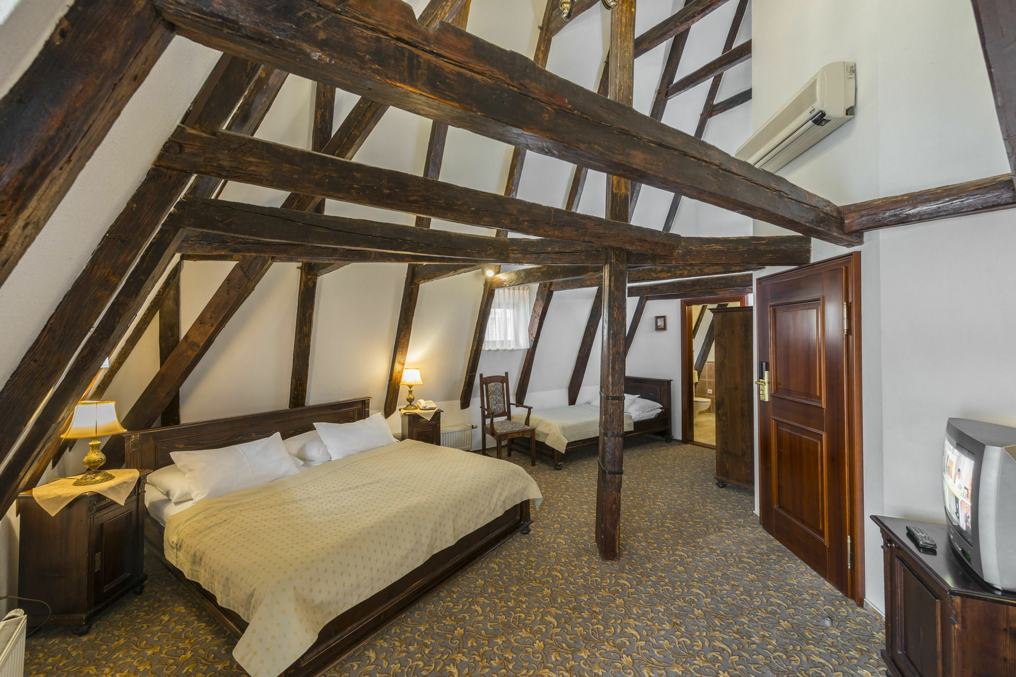 Hotell Cerny Slon 4*