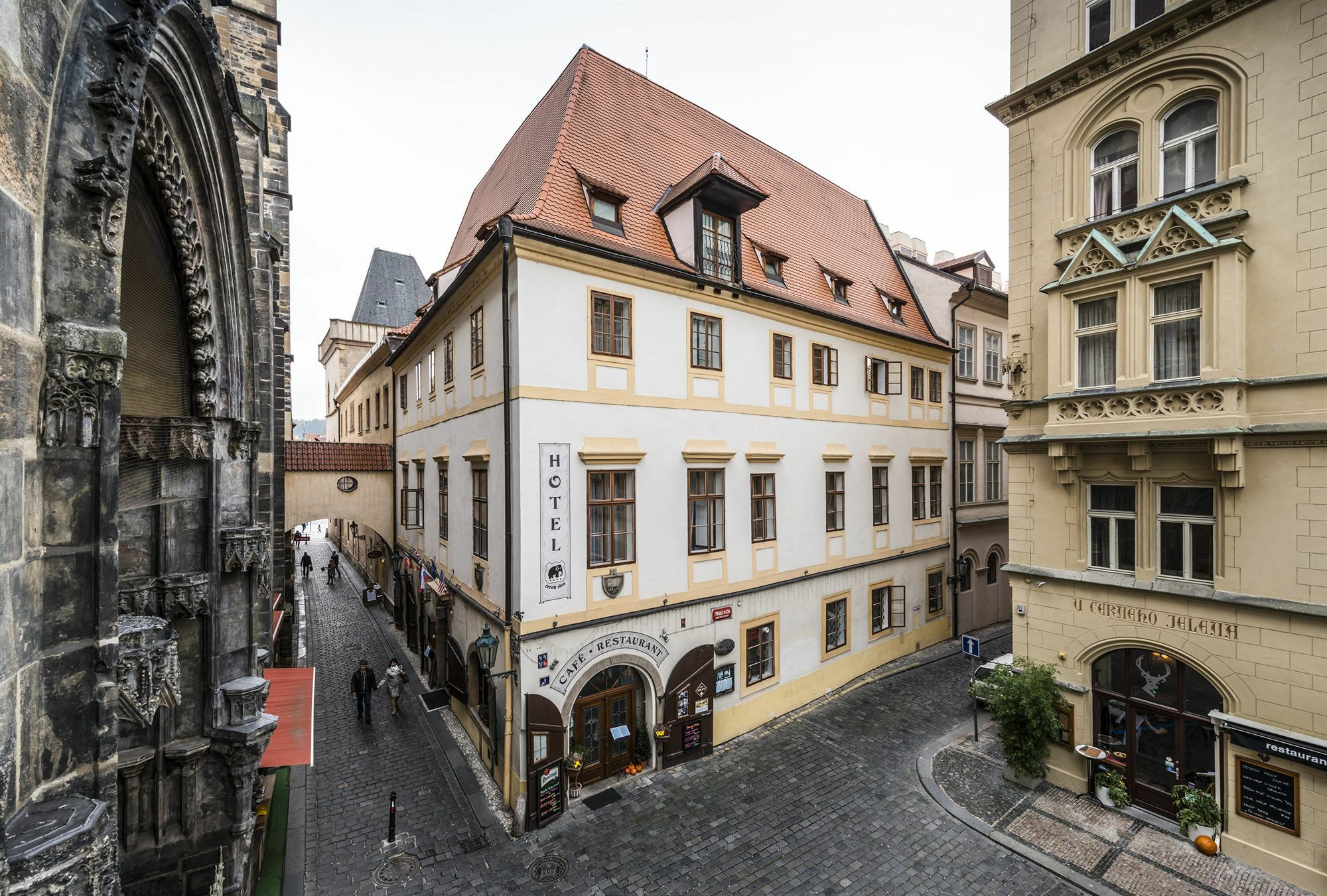 Hotell Cerny Slon 4*
