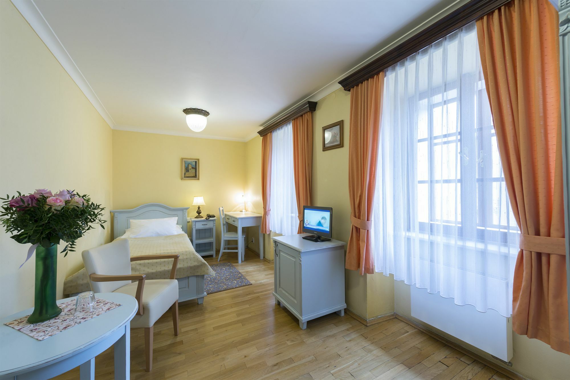 Cerny Slon Hotell