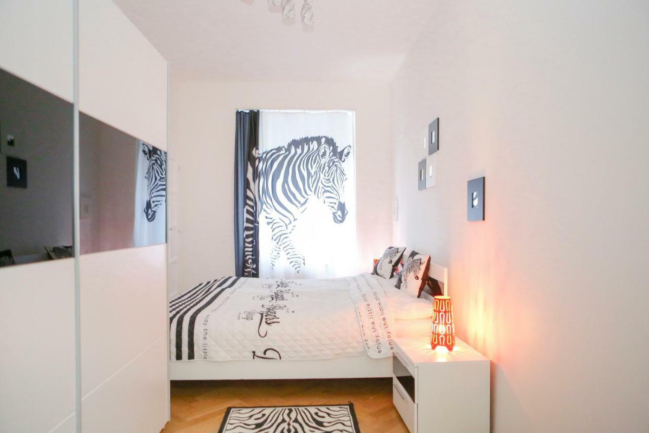 Stylish A Few Steps From Metro Apartment
