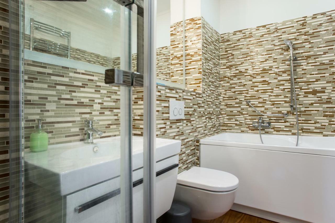 Royal Near River - Nek4th Apartment Prag