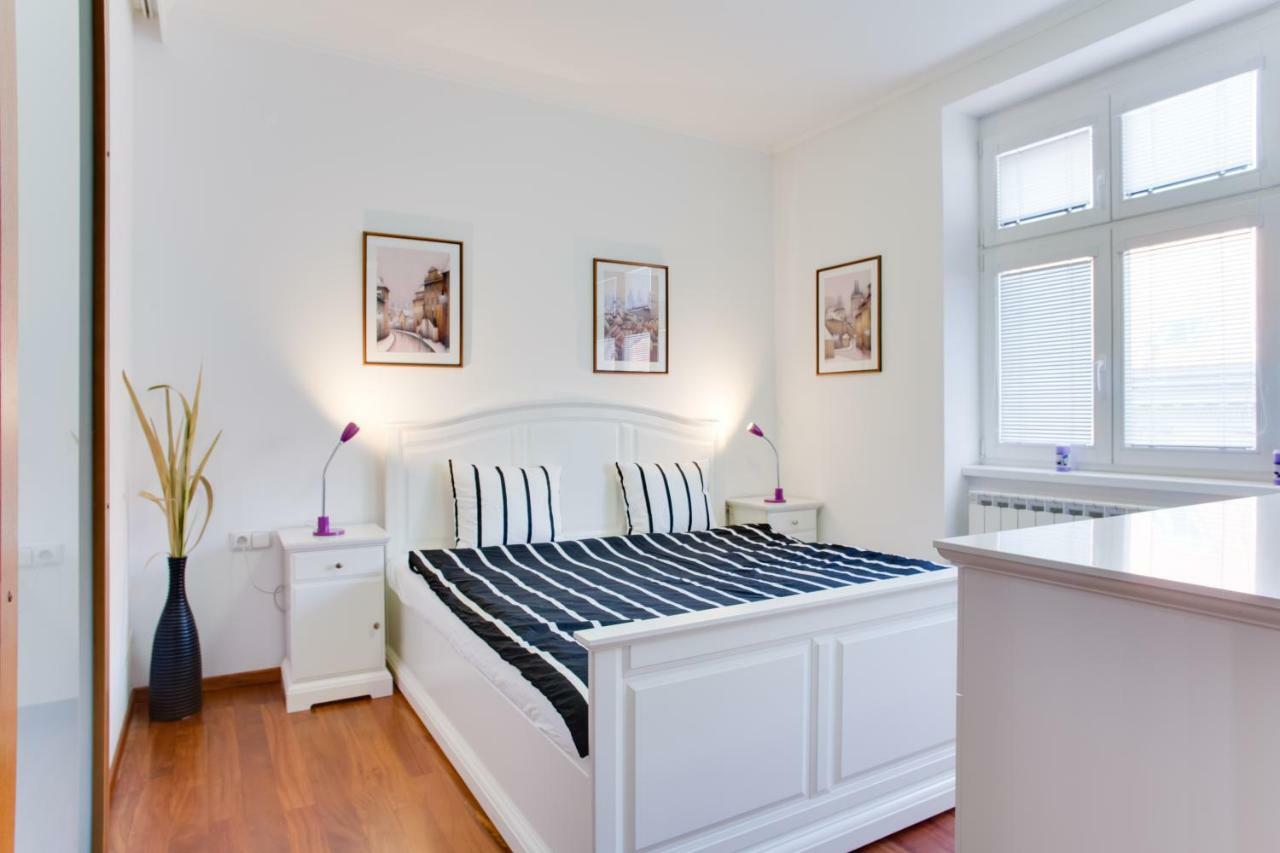 Royal Near River - Nek4th Apartment Prag