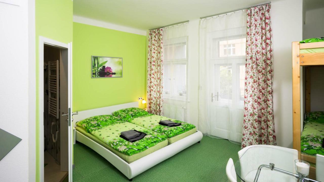 Apartment Four Year Seasons - Walkable To Centre, Metro And Riverside Prag