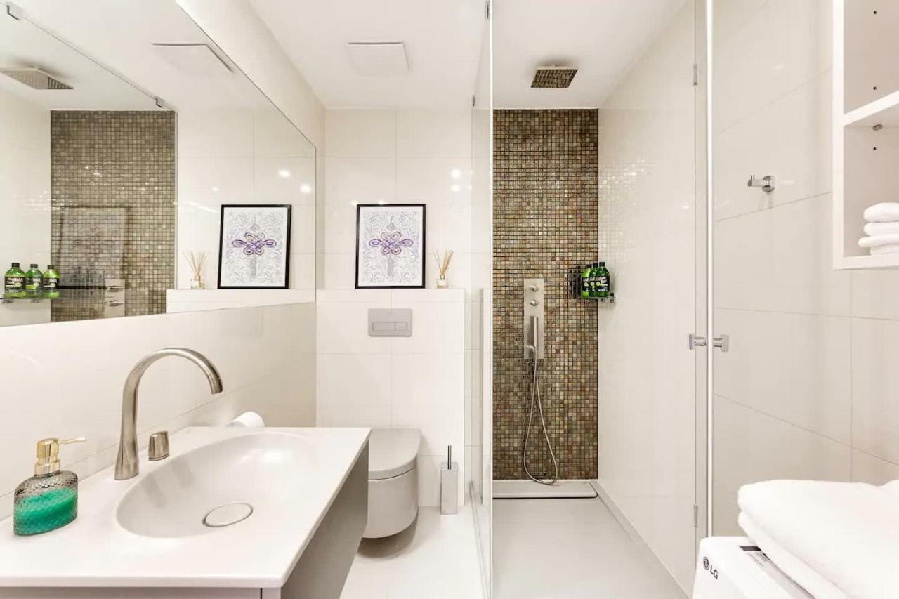Centre Armani Apartment