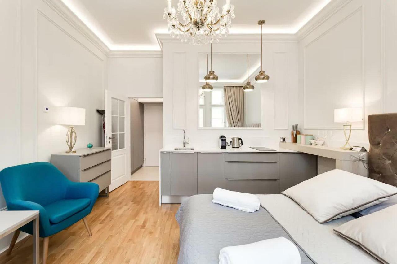 Centre Armani Apartment *