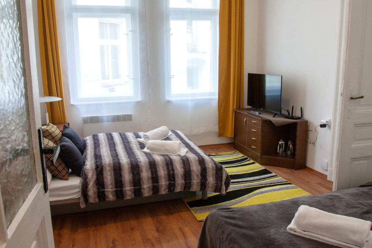 Lucky Angel In Apartment Prag