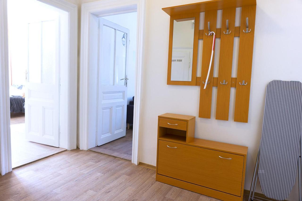 Lucky Angel In Apartment Prag