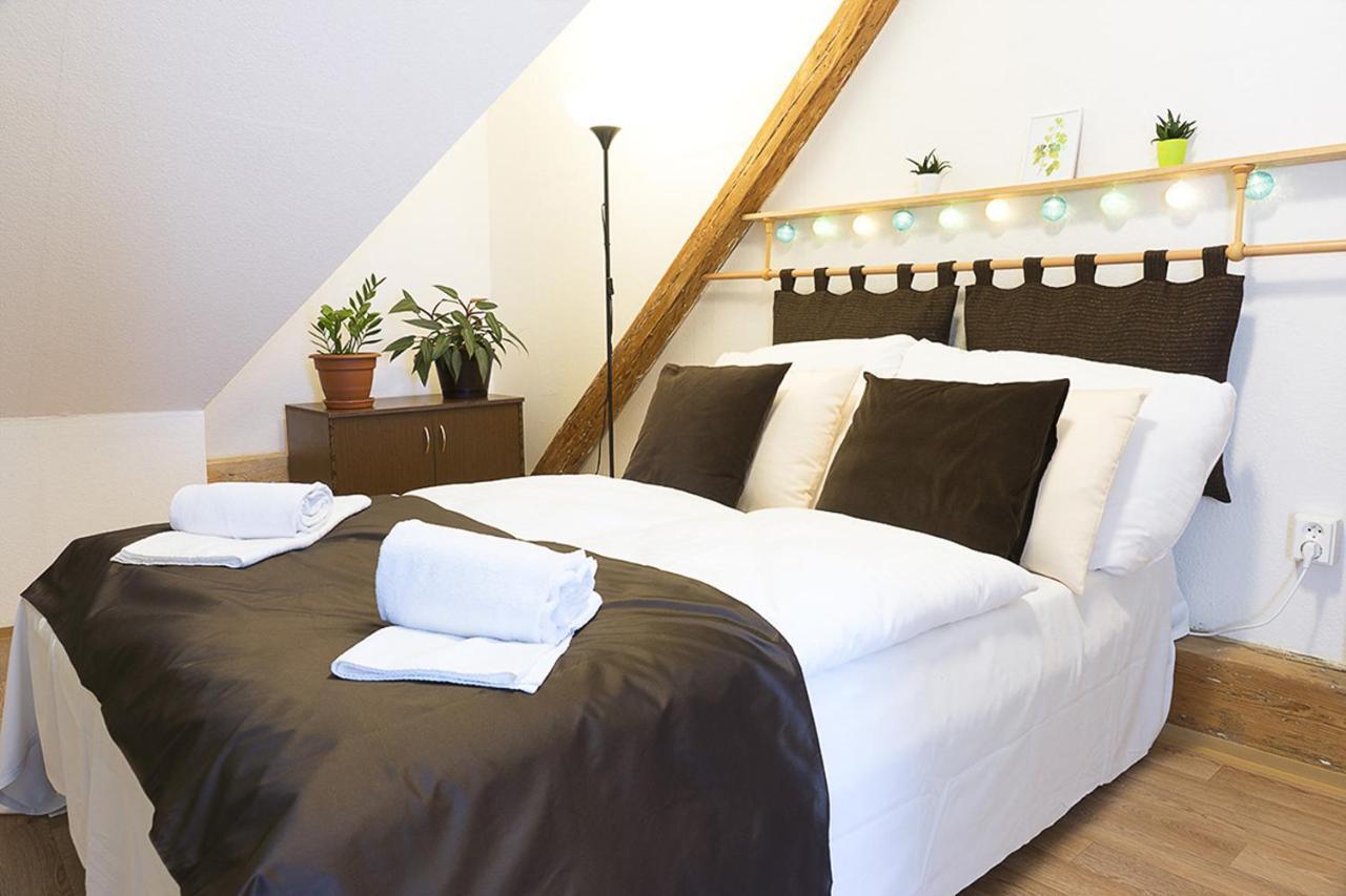 Lucky Angel In Apartment Prag