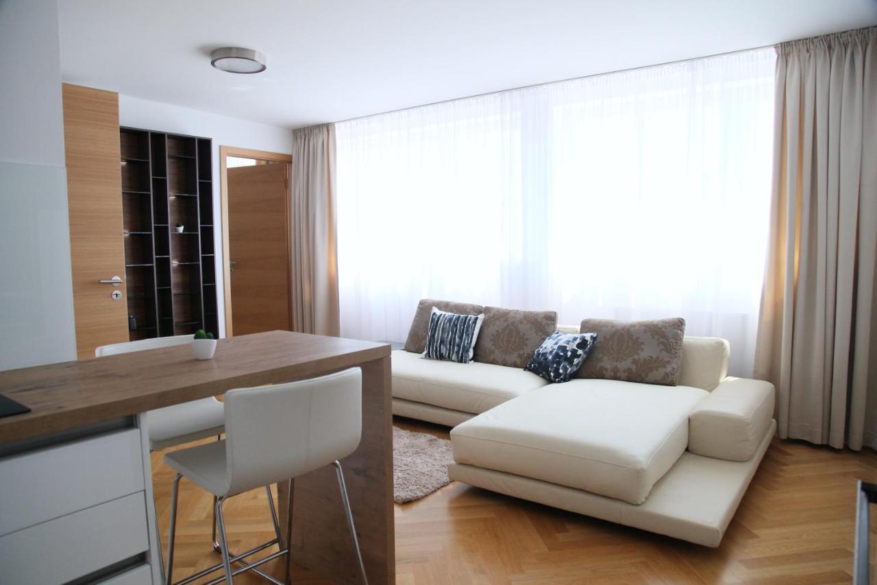 Apartment Smichov Praguestars *