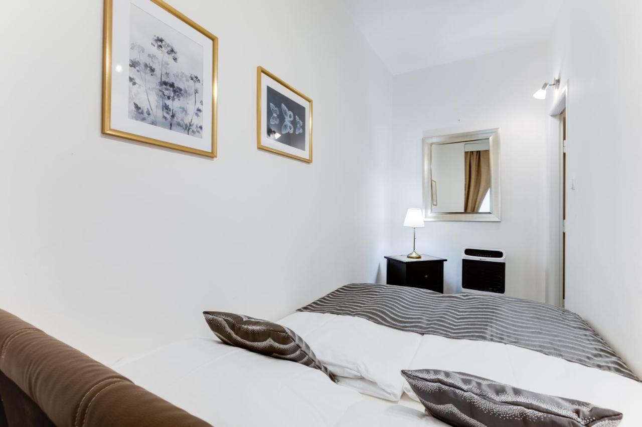 Exclusive Riverside In The Heart Of Lejlighed *
