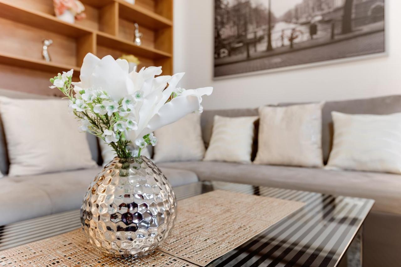 Exclusive Riverside In The Heart Of Lejlighed *