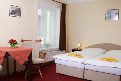 Aaron Hotel