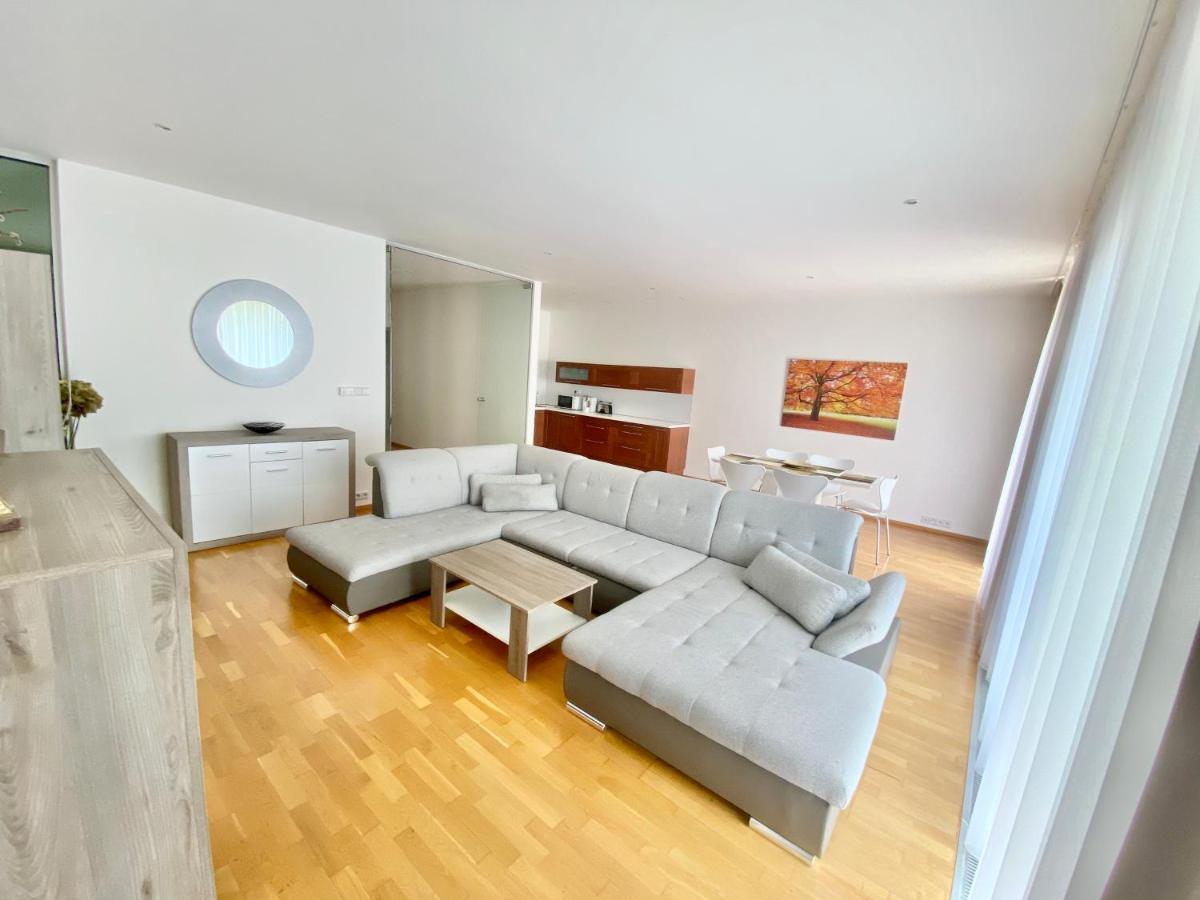 Korunni Dvur 130m2, 2 Free Parkings Apartmán