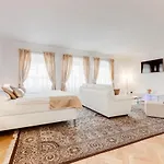 Charles Bridge Royal Apartments - Castle District