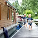 Houseboat Bonanza Prague
